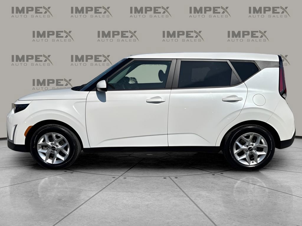 Used 2024 Kia Soul LX w/ Option Group 015 image 2