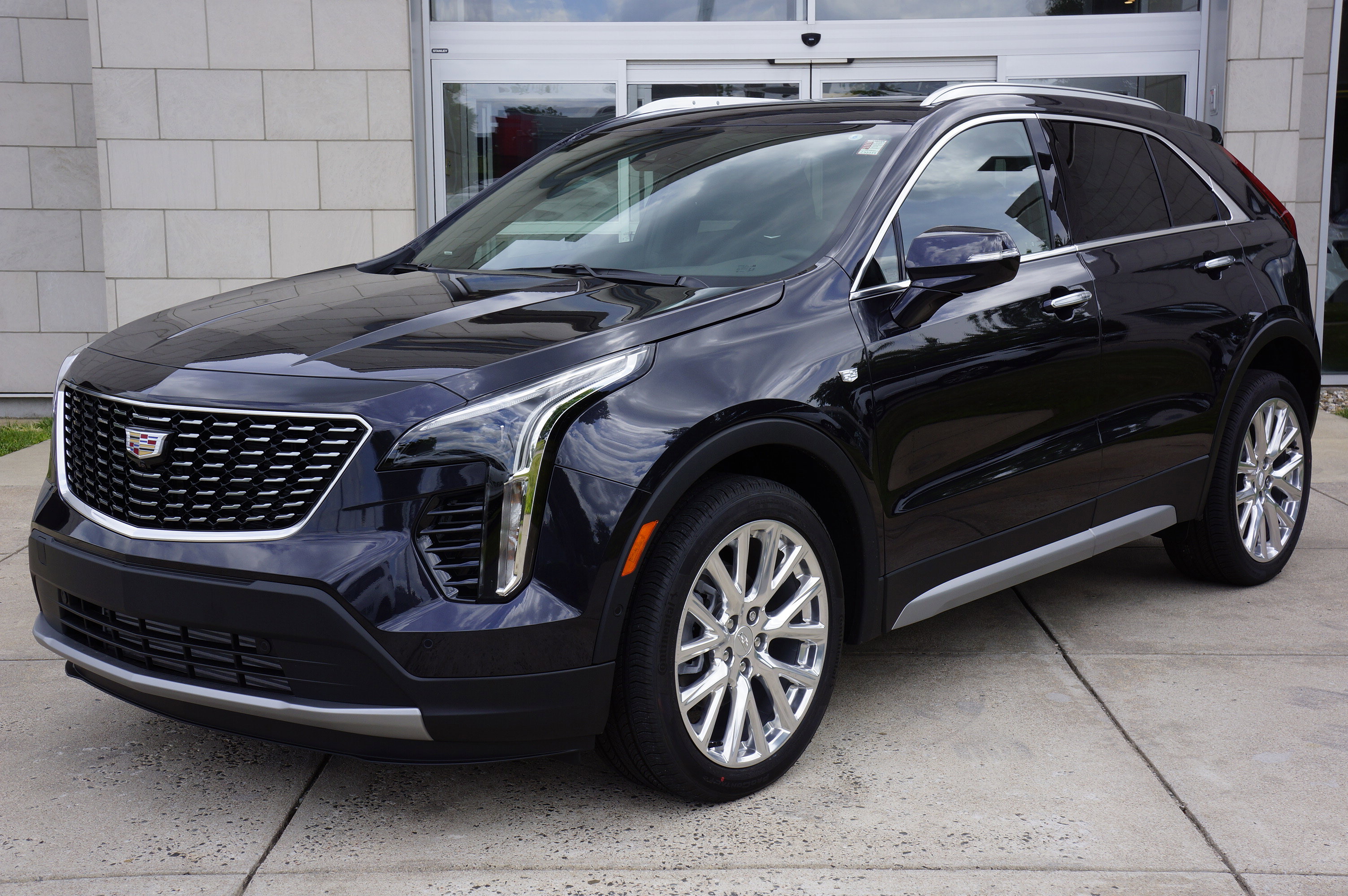 Used 2022 Cadillac XT4 Premium Luxury w/ Technology Package image 12