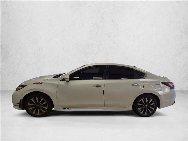 Used 2017 Nissan Altima 2.5 SL w/ Moonroof Package FWD image 7