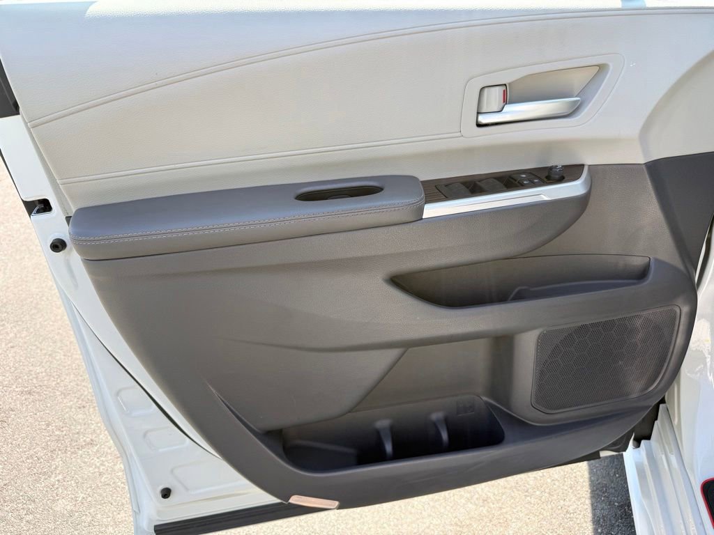 Used 2022 Toyota Sienna XLE w/ XLE Plus Package FWD image 26