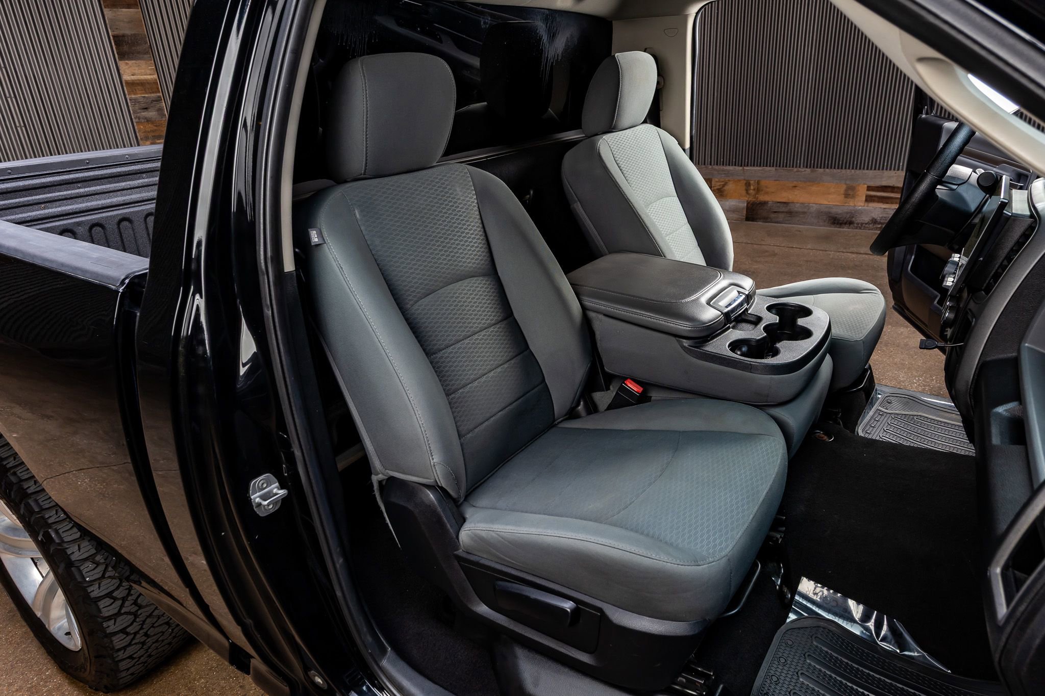 Used 2014 RAM 1500 Express image 30