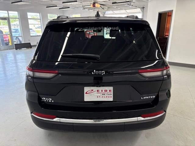 Used 2023 Jeep Grand Cherokee Limited w/ Trailer Tow Prep Group (B) AWD/4WD image 7