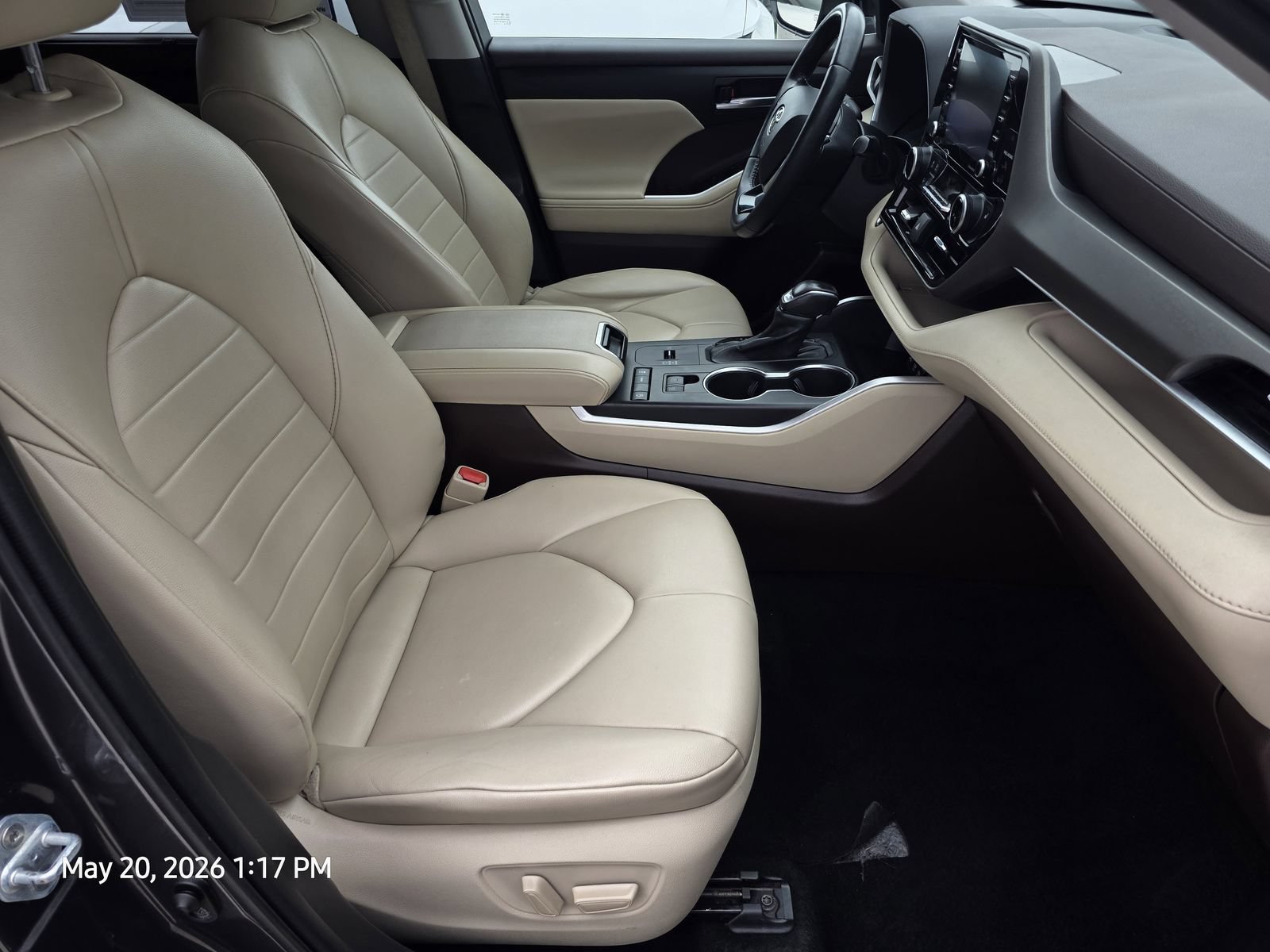 Used 2021 Toyota Highlander XLE FWD image 14