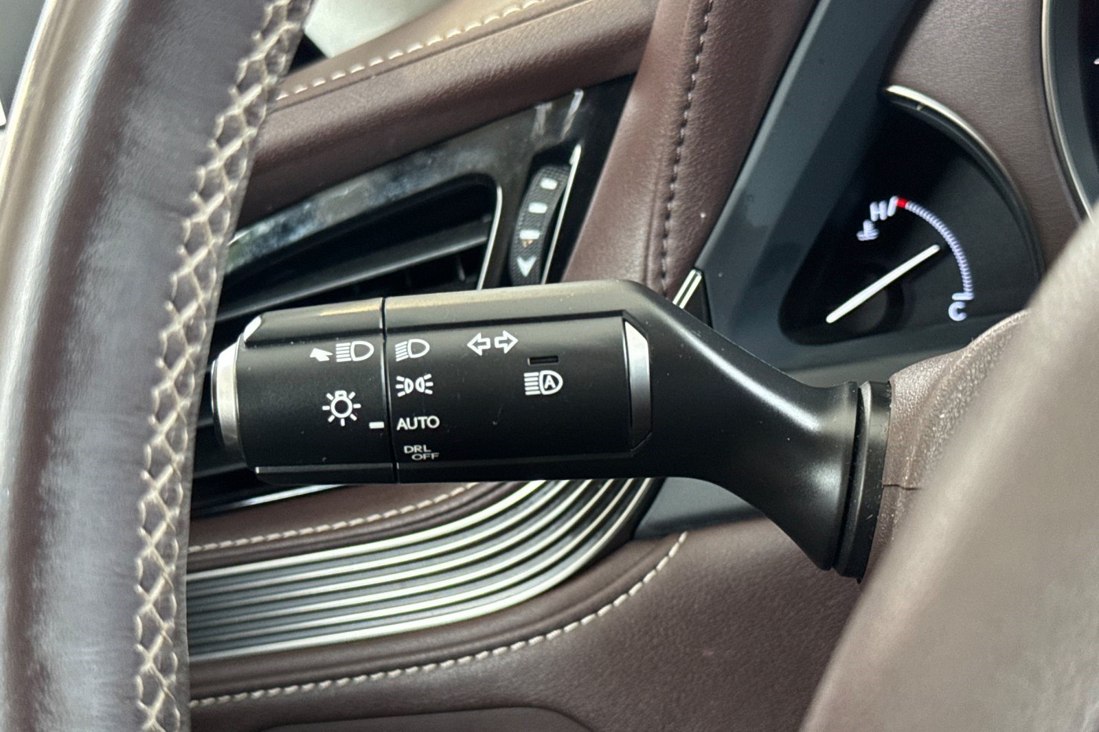 Used 2018 Lexus LS 500 w/ Accessory Package (Z2) RWD image 32