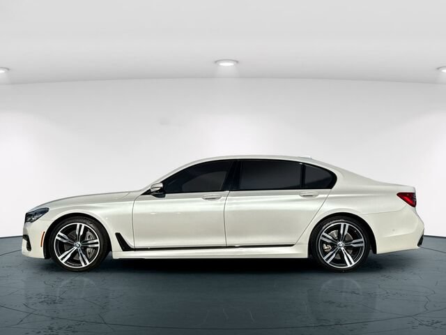 Used 2019 BMW 750i w/ Executive Package RWD image 4