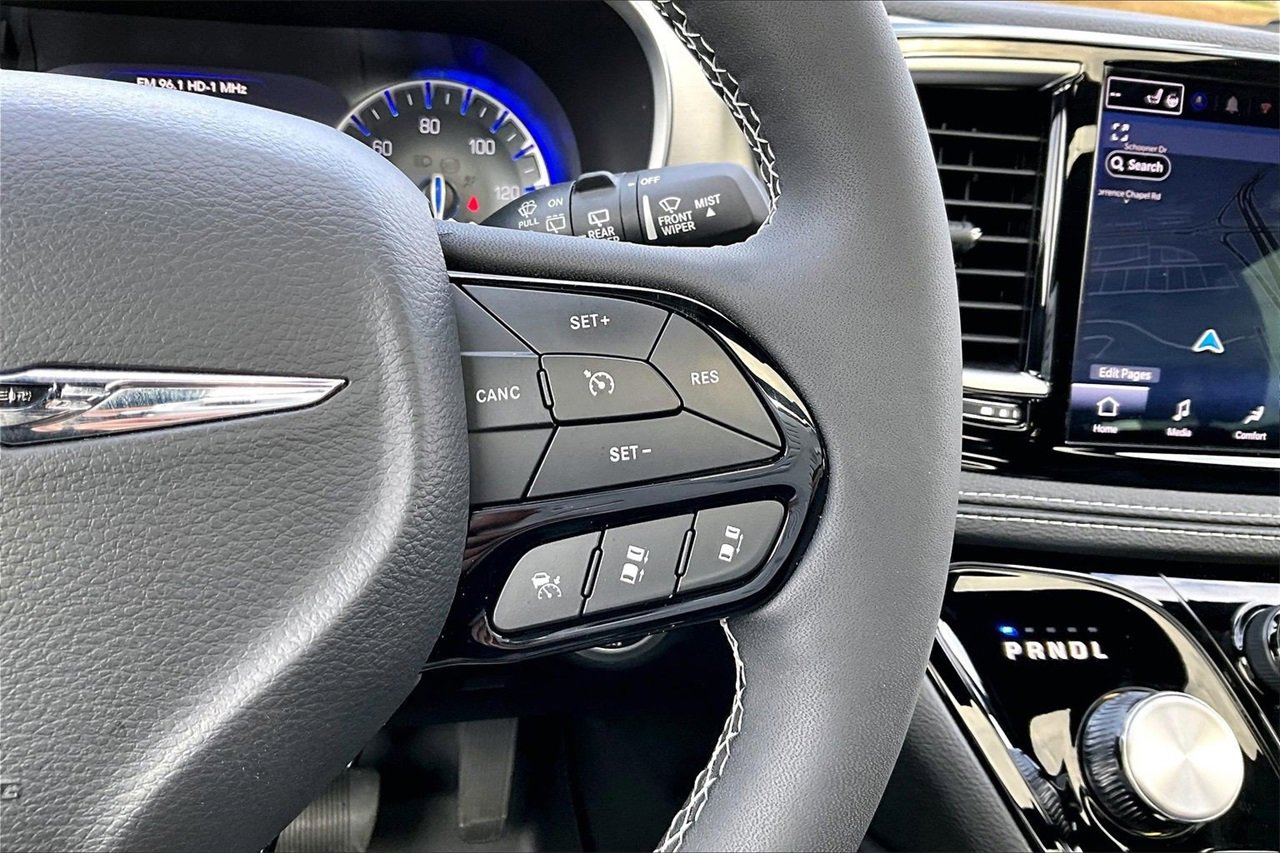 Used 2023 Chrysler Pacifica Limited w/ S Appearance Package image 30