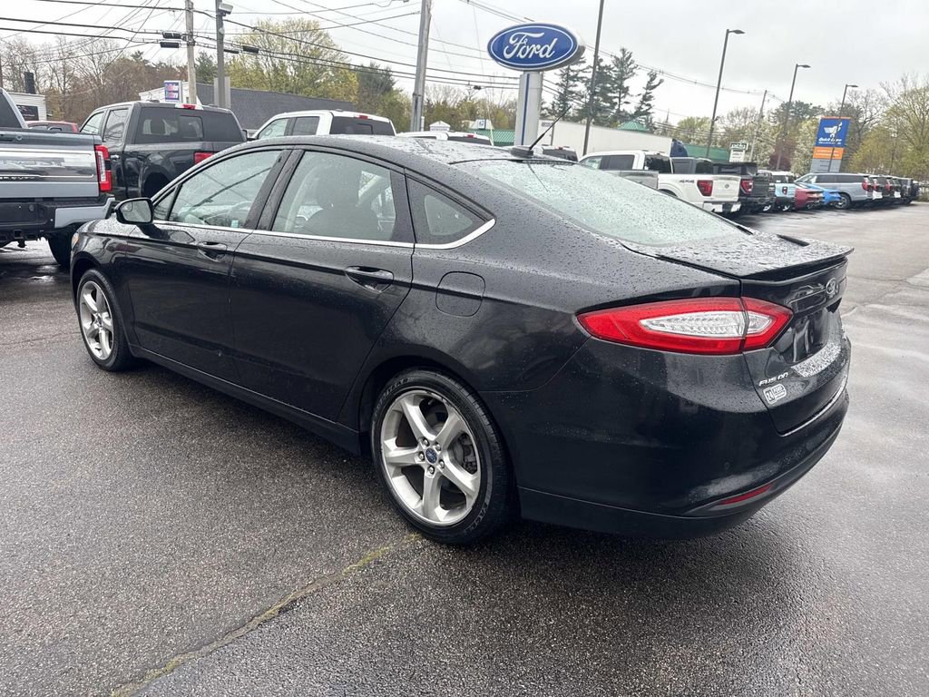 Used 2013 Ford Fusion SE FWD image 3
