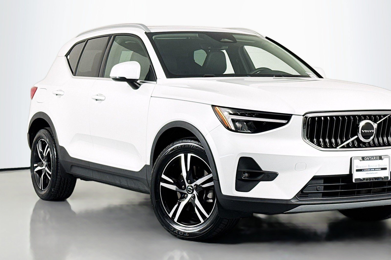 Used 2023 Volvo XC40 B5 Plus AWD/4WD image 14