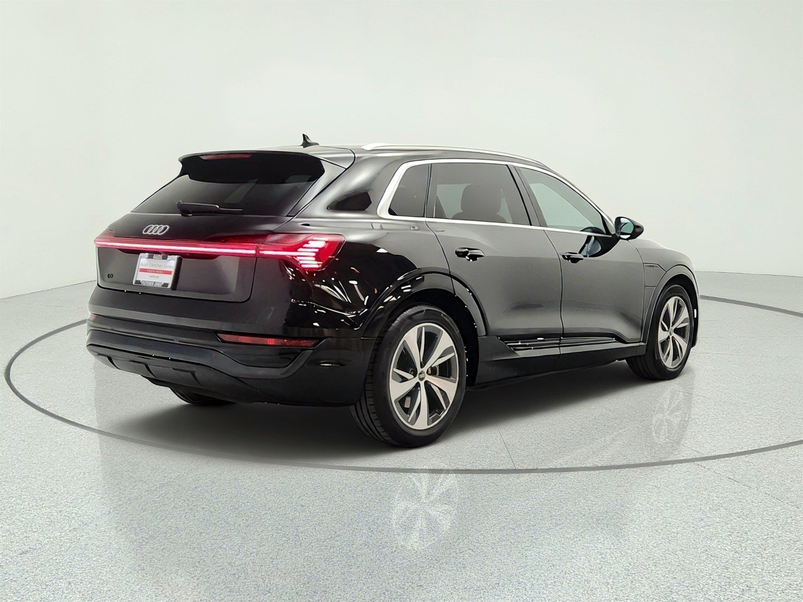 Used 2024 Audi Q8 e-tron Premium AWD/4WD image 5