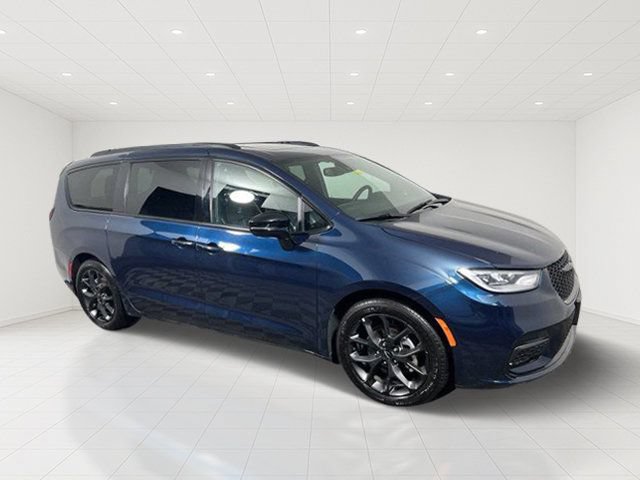 Certified 2025 Chrysler Pacifica Limited FWD image 6
