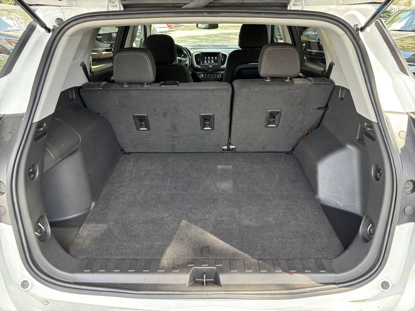 Used 2024 GMC Terrain SLE FWD image 29