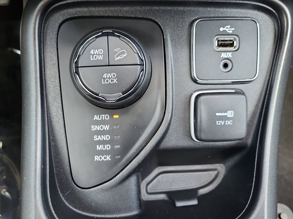 Used 2017 Jeep Compass Trailhawk w/ Leather Interior Group AWD/4WD image 21