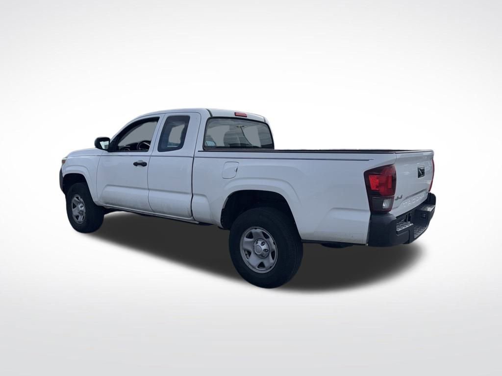 Used 2018 Toyota Tacoma SR image 3