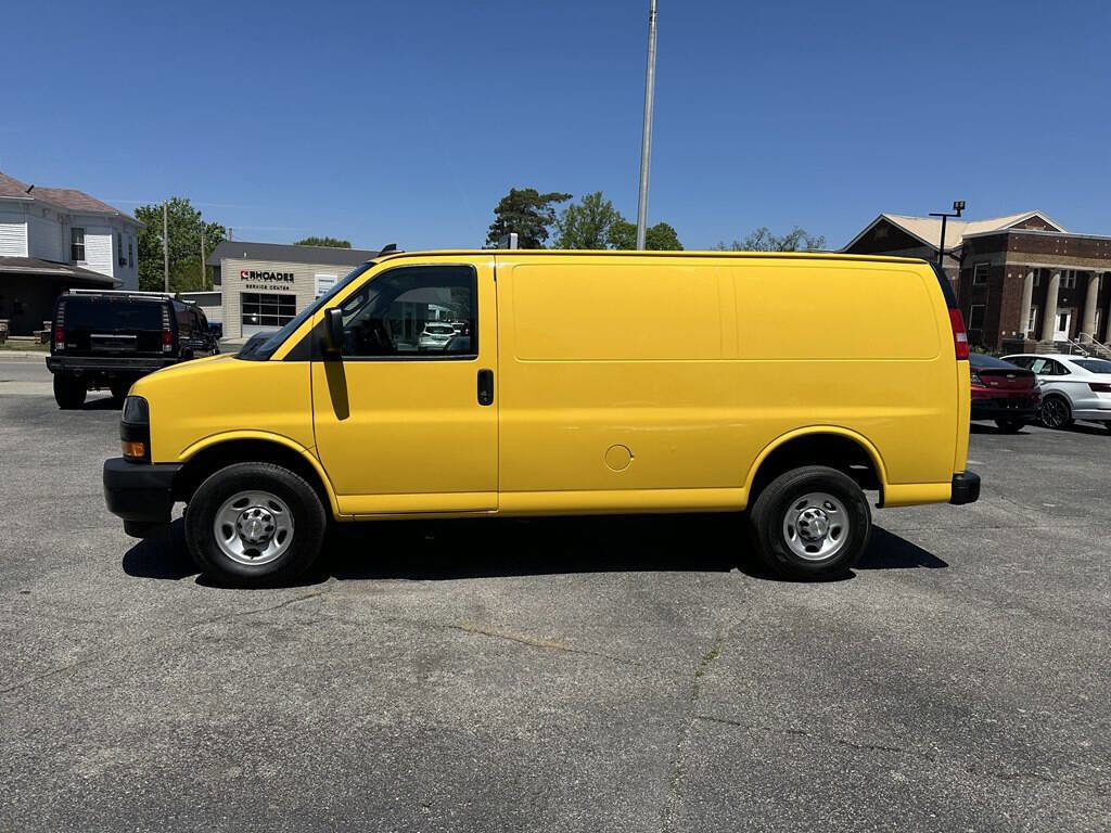 Used 2022 Chevrolet Express 2500 image 2