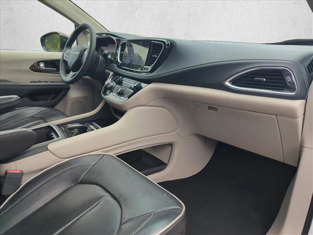 Used 2023 Chrysler Pacifica Limited image 29