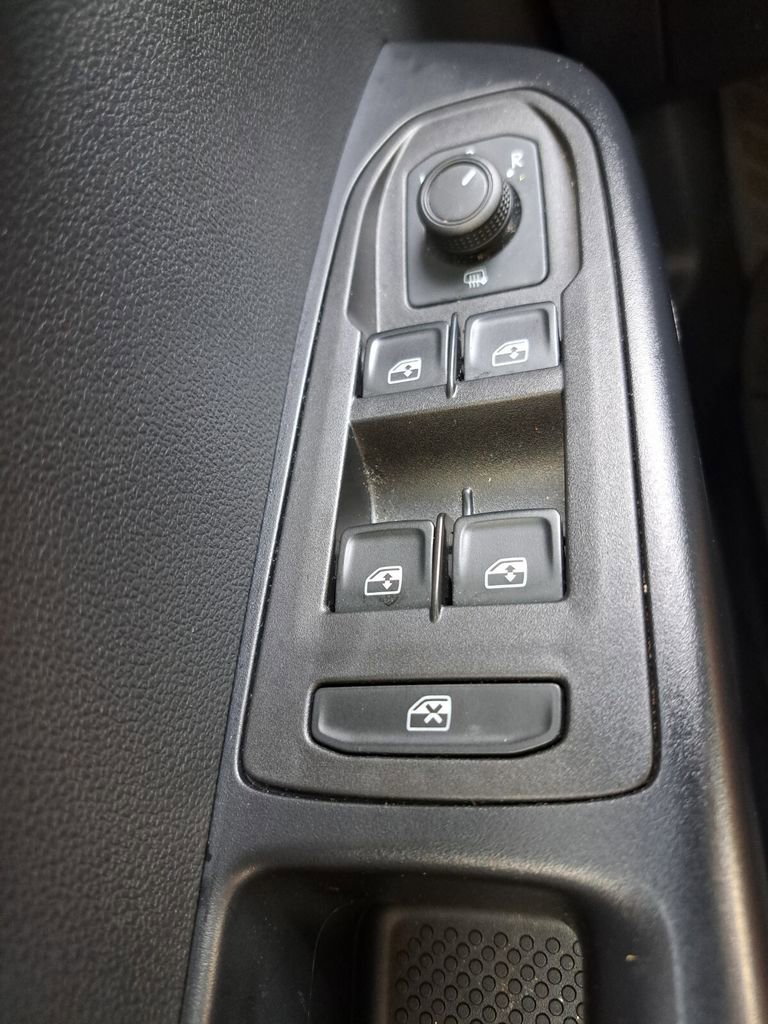 Used 2024 Volkswagen Taos SE image 17