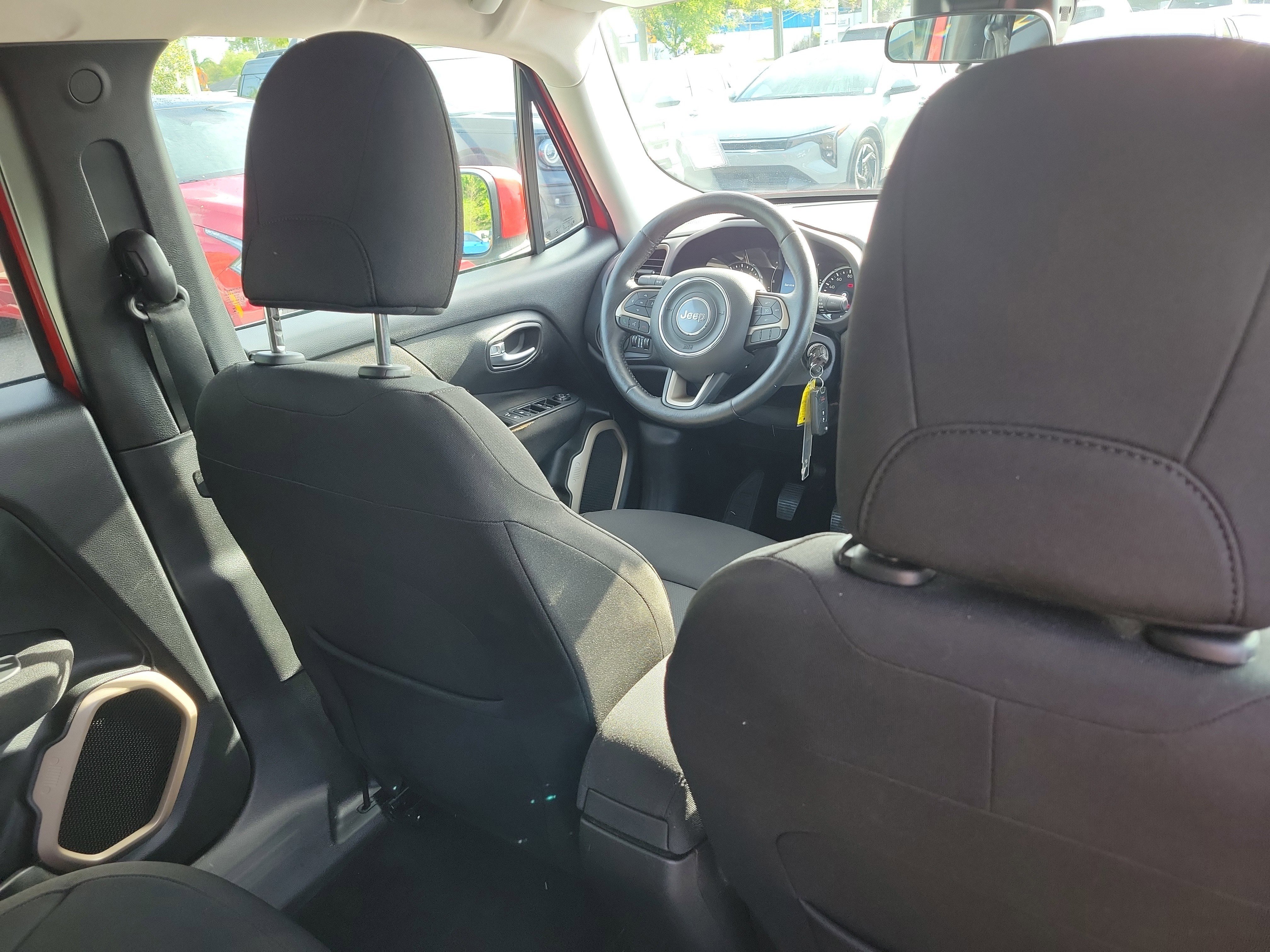 Used 2015 Jeep Renegade Latitude w/ Cold Weather Group II image 13