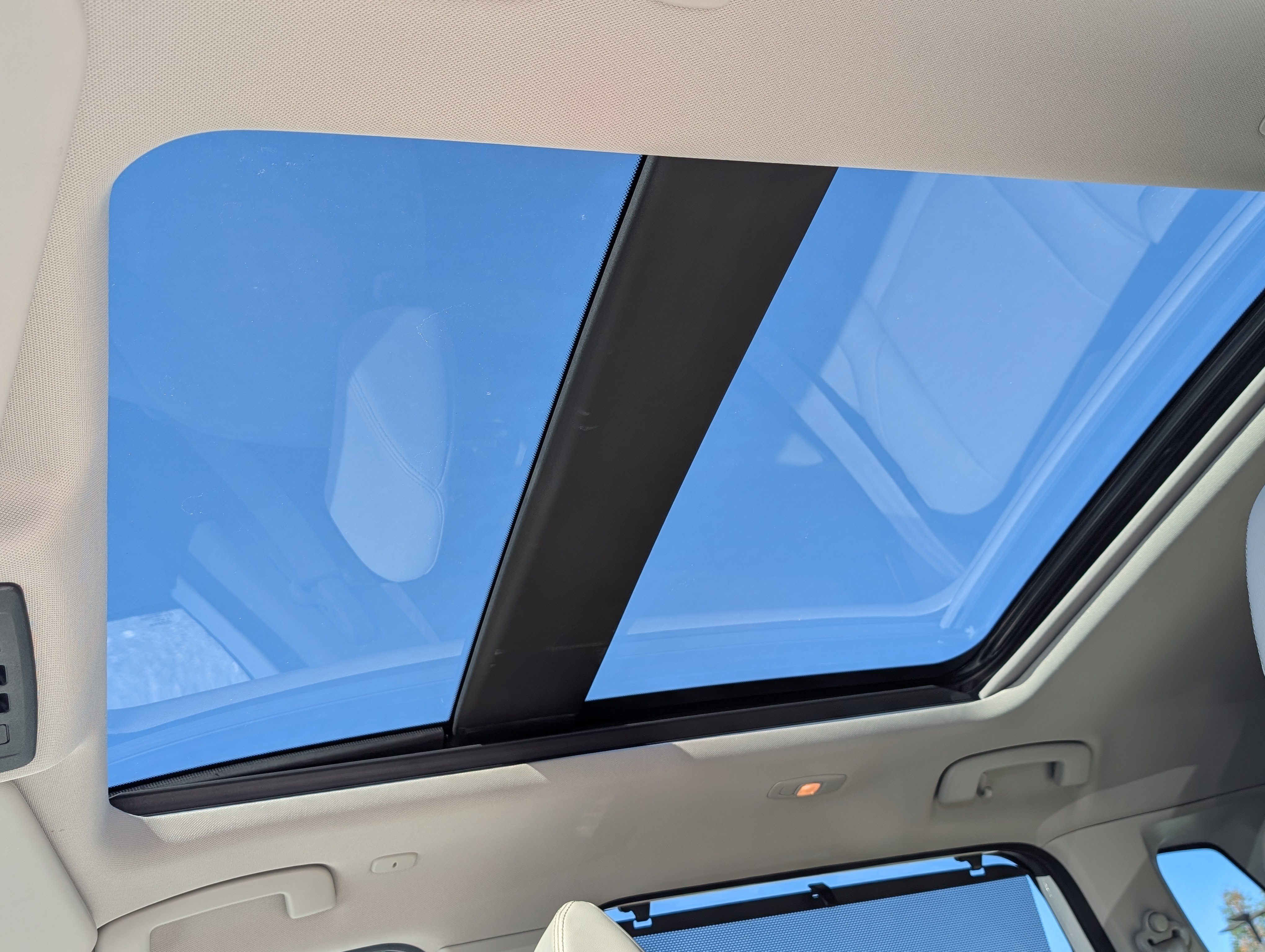 Used 2023 Nissan Rogue SL w/ SL Premium Package image 19