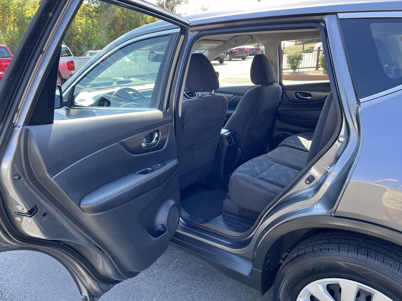 Used 2015 Nissan Rogue S image 21