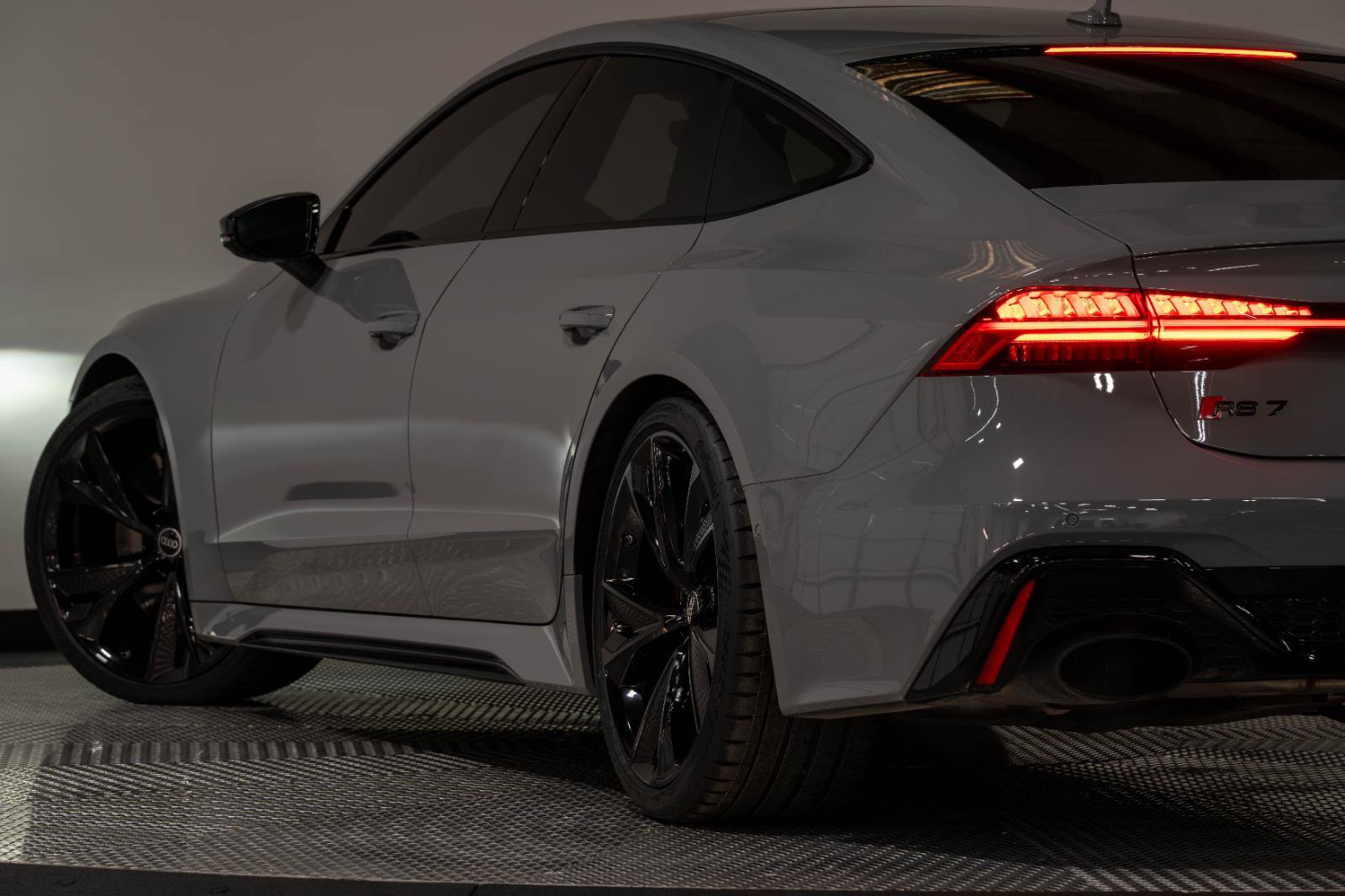 Used 2021 Audi RS 7 Sportback w/ Black Optic Package image 28
