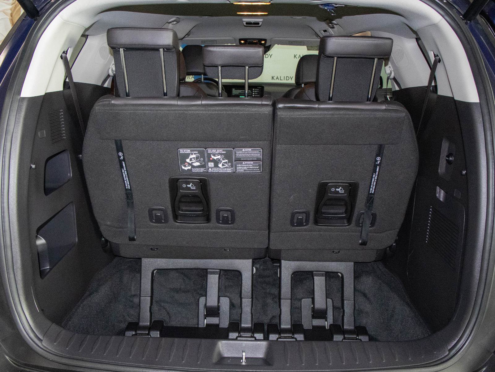 Used 2026 Kia Carnival EX image 24