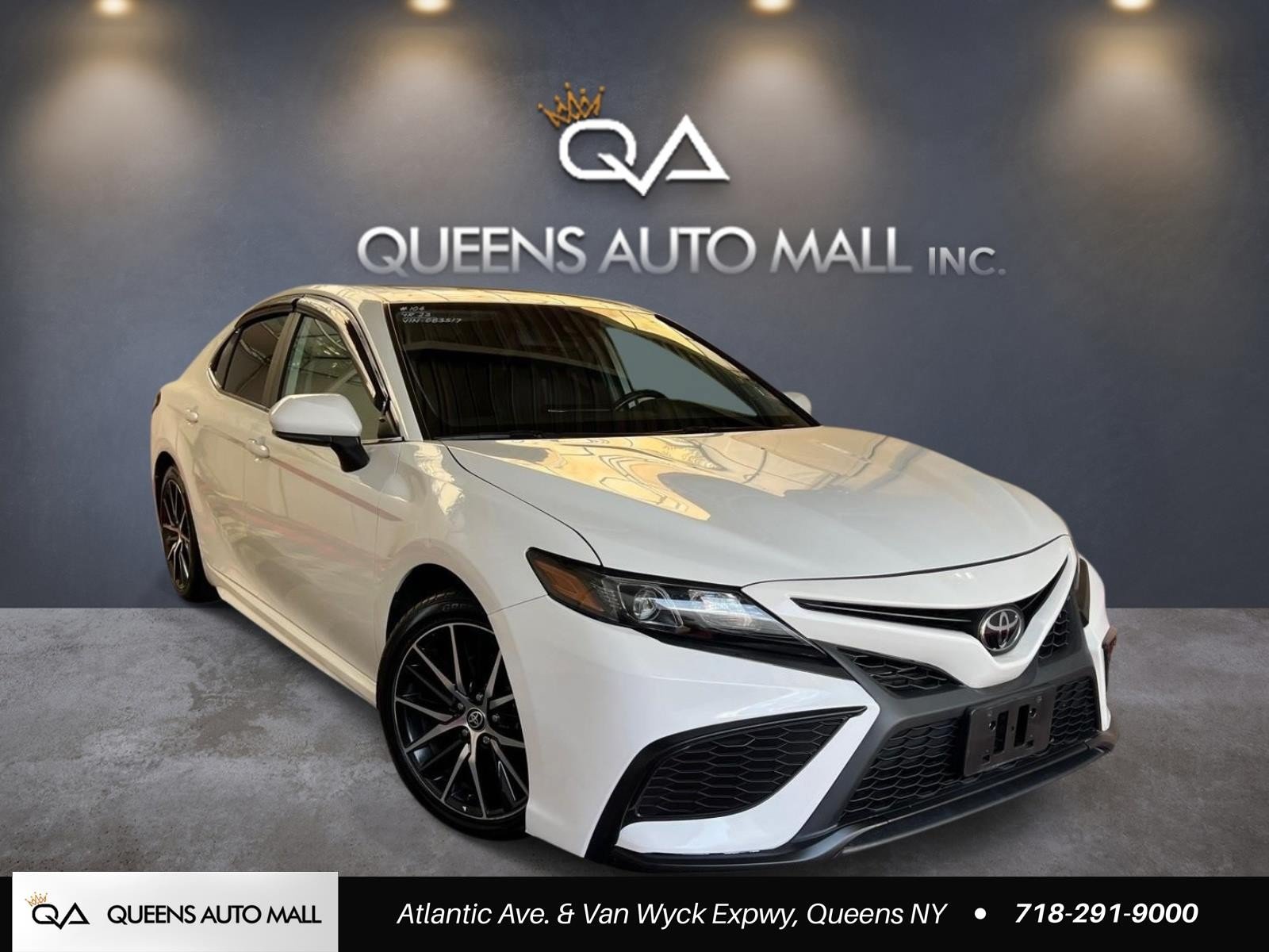 Used 2023 Toyota Camry SE w/ Cold Weather Package AWD/4WD image 1