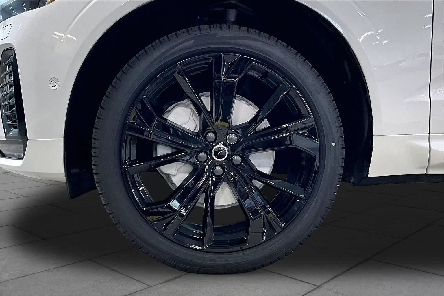 New 2026 Volvo XC60 B5 Ultra w/ Protection Package Premier AWD/4WD image 16