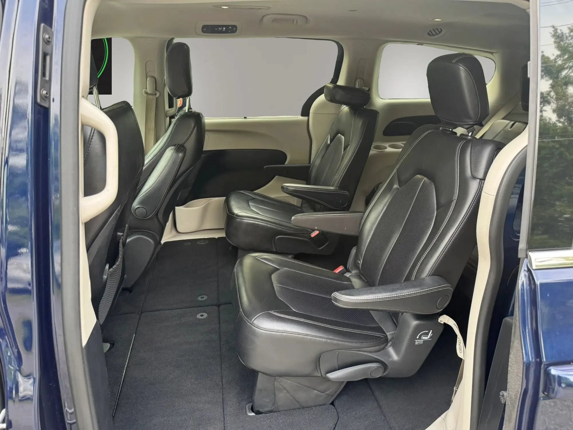 Used 2020 Chrysler Voyager Lxi FWD image 21