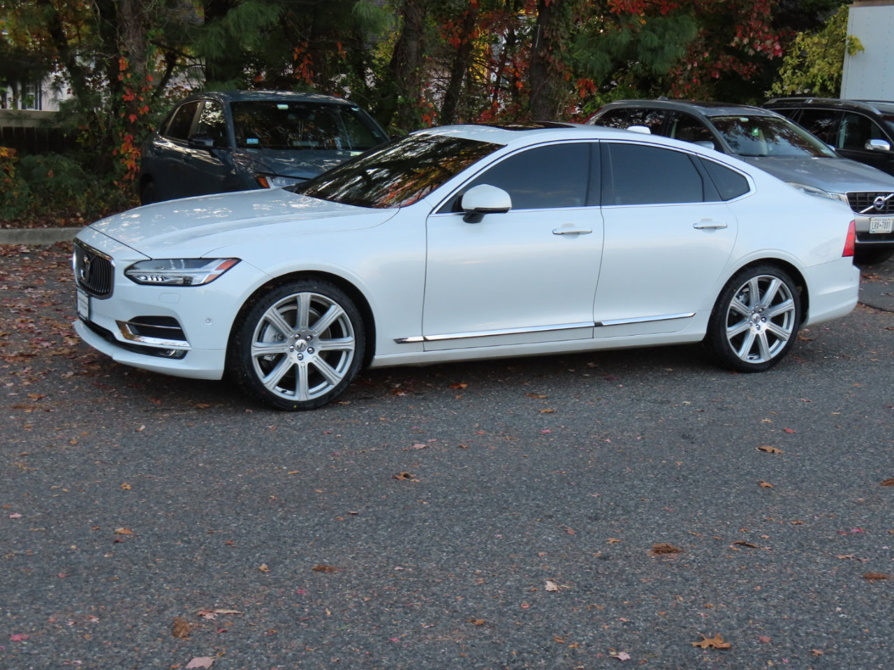 Used 2017 Volvo S90 T6 Inscription w/ Vision Package image 2
