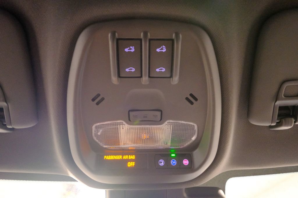 Used 2024 Chevrolet Trax RS w/ Sunroof Package image 32