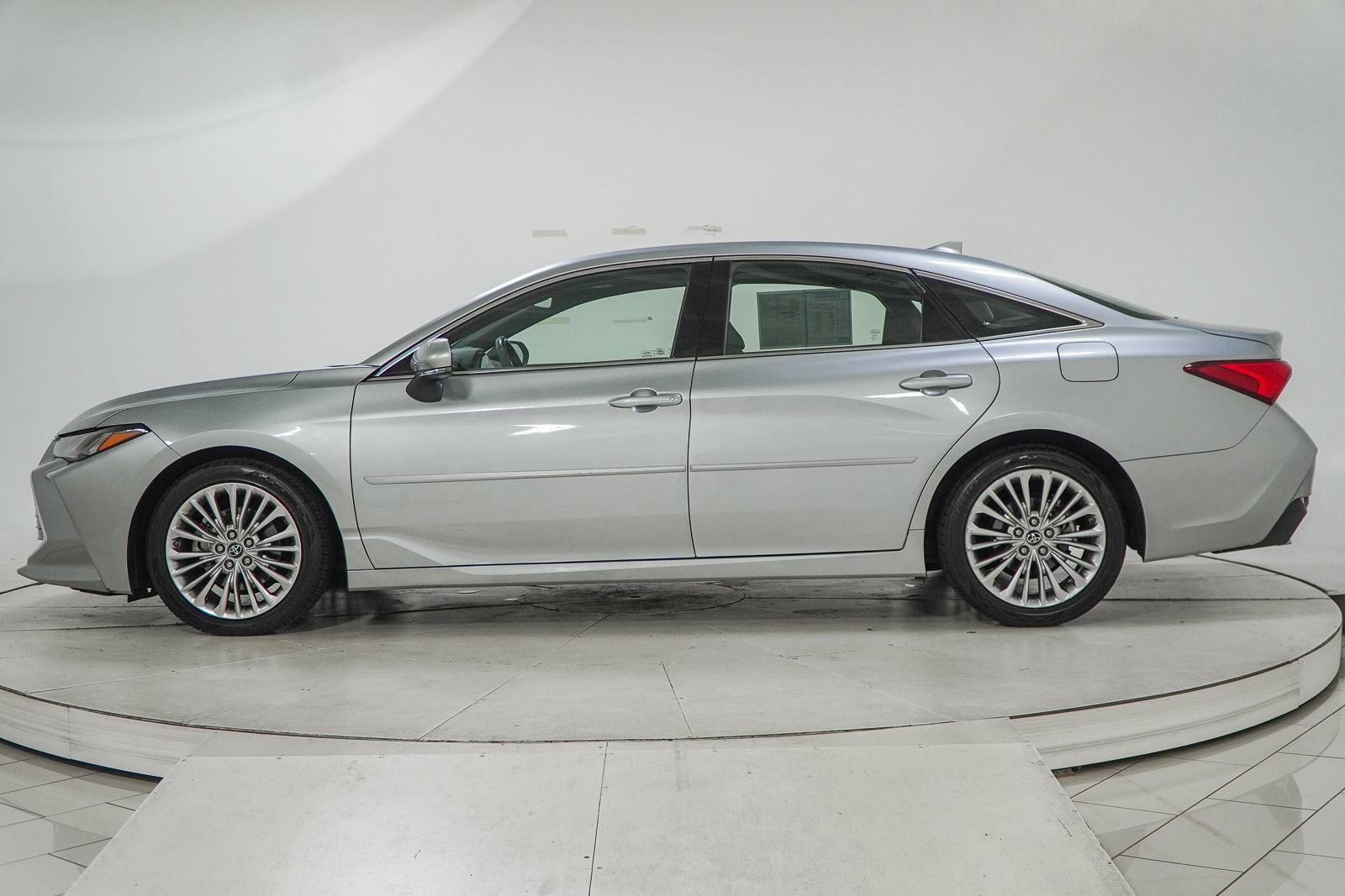 Used 2019 Toyota Avalon Limited w/ Protection Package FWD image 6
