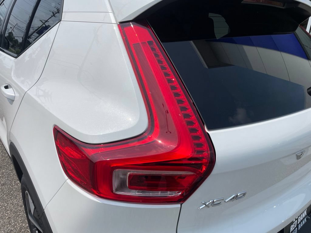 Certified 2025 Volvo XC40 B5 Plus AWD/4WD image 11