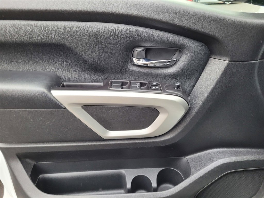 Used 2019 Nissan Titan SV image 23