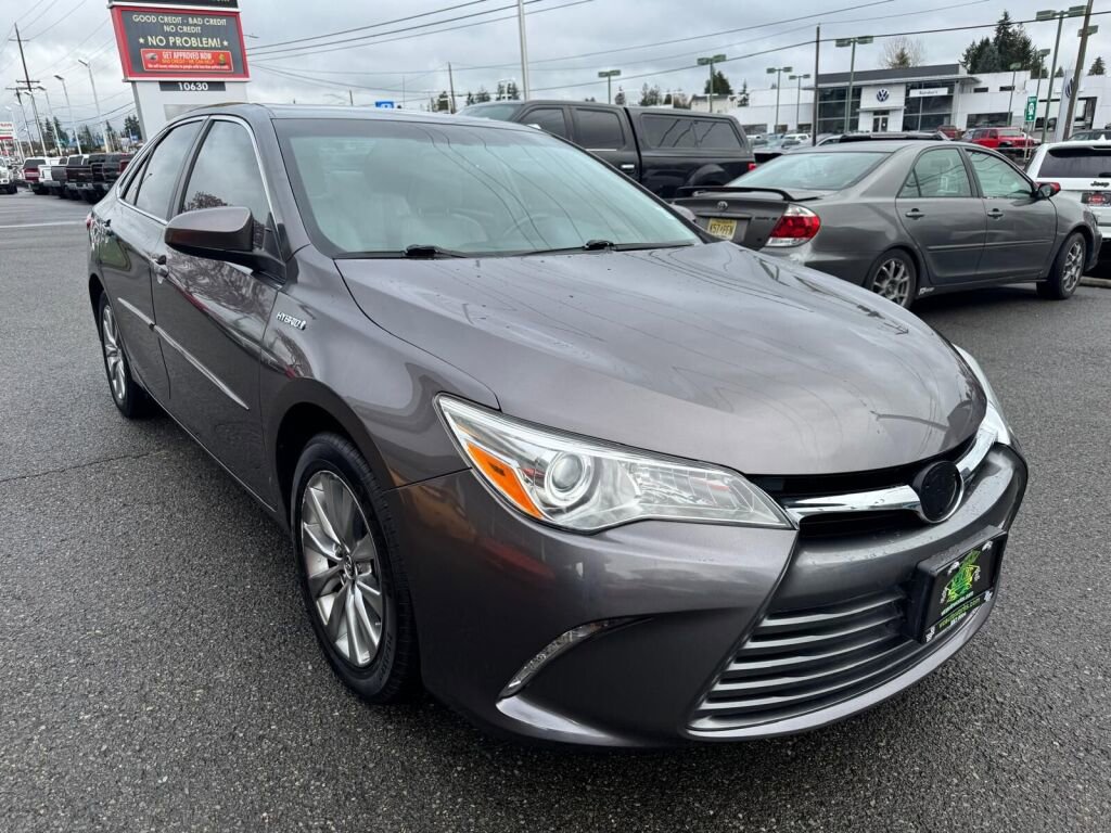 Used 2015 Toyota Camry XLE w/ Moonroof Package image 7