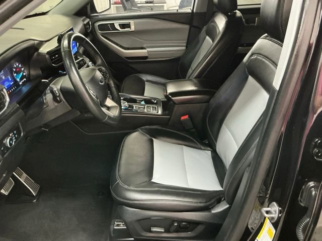 Used 2024 Ford Explorer XLT w/ Equipment Group 202A RWD image 13