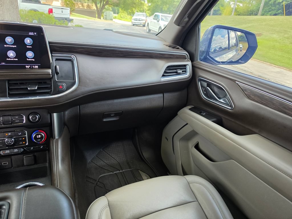 Used 2021 Chevrolet Tahoe Z71 w/ Luxury Package AWD/4WD image 17
