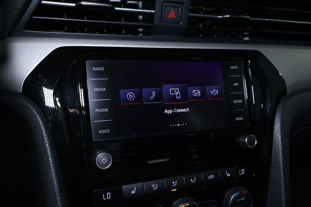 Used 2021 Volkswagen Passat 2.0T SE image 24