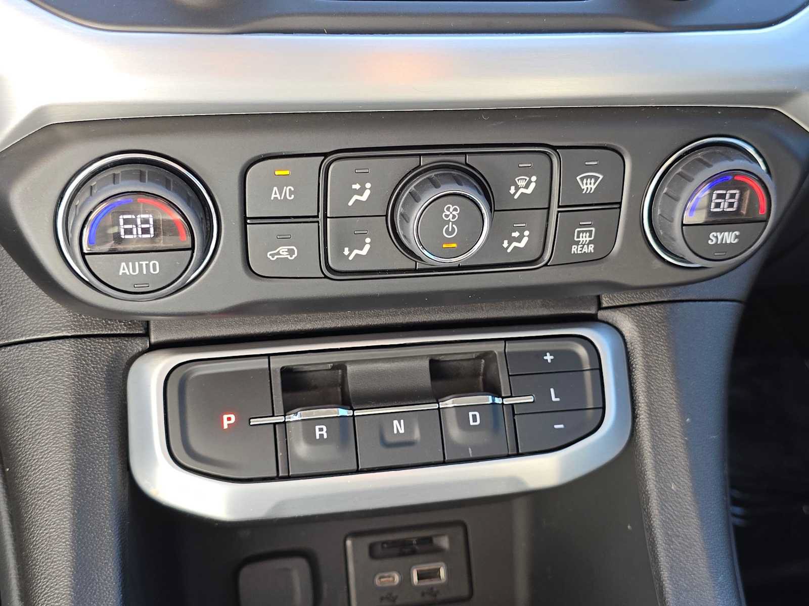Used 2022 GMC Acadia SLT w/ Technology Package AWD/4WD image 27