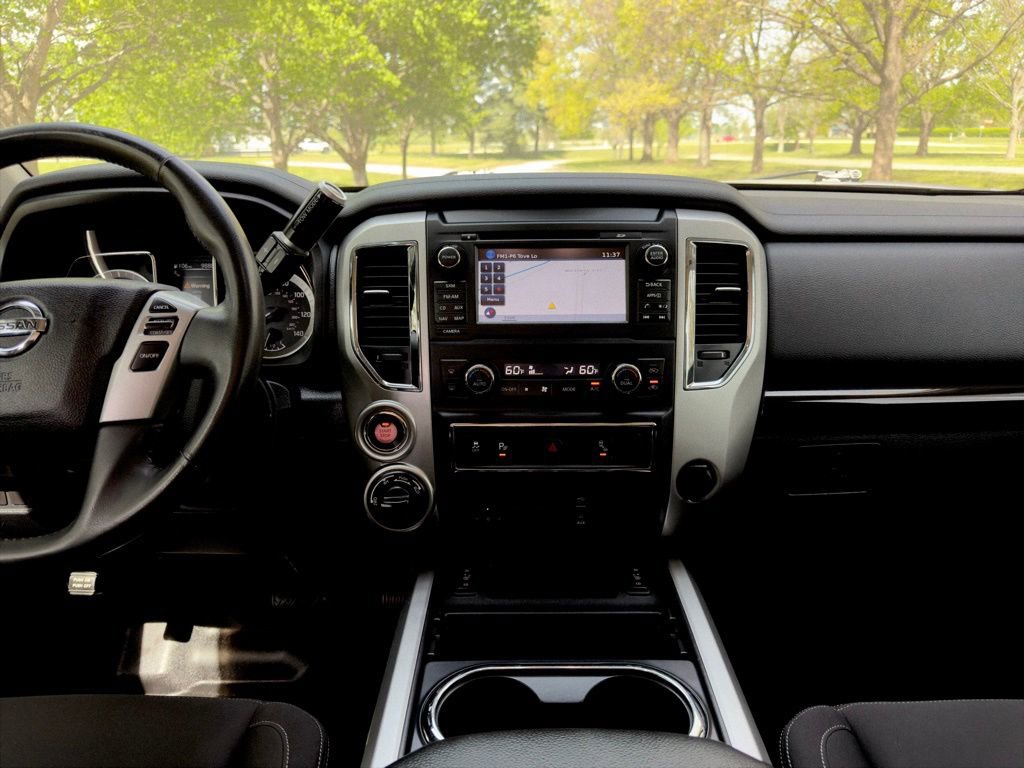 Used 2017 Nissan Titan SV AWD/4WD image 3