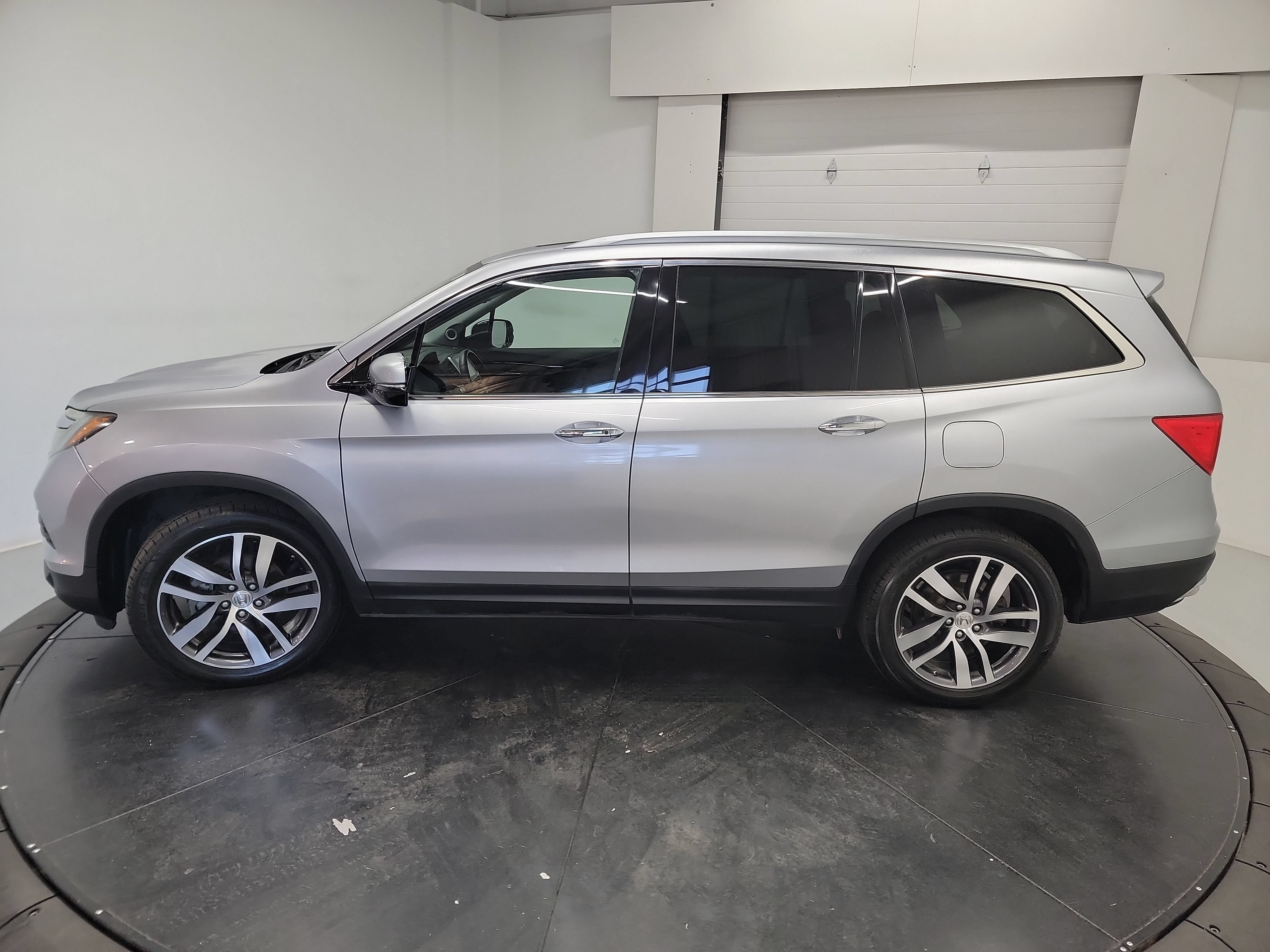Used 2016 Honda Pilot Elite image 4