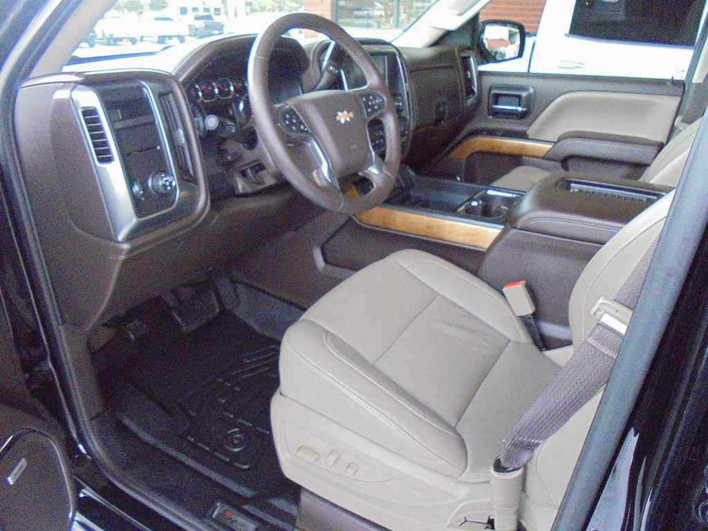 Used 2017 Chevrolet Silverado 1500 LTZ w/ Sport Package RWD image 7