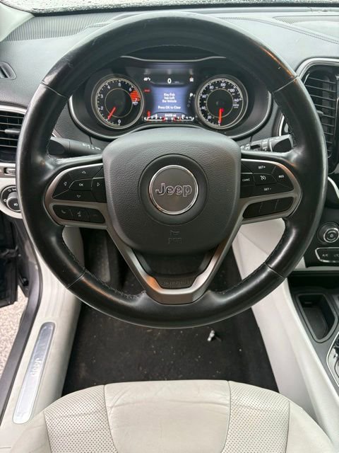 Used 2019 Jeep Cherokee Limited FWD image 17