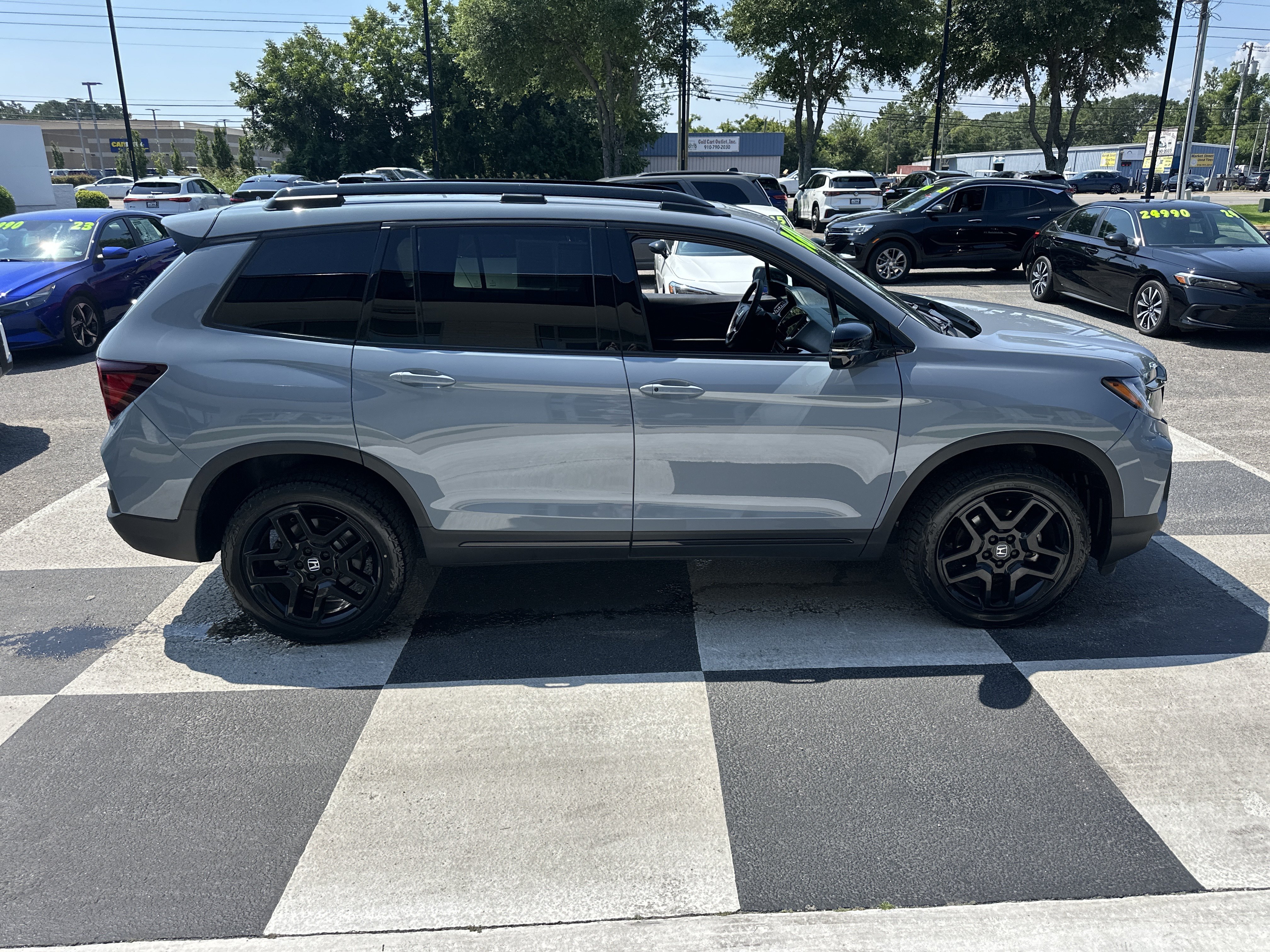 Used 2025 Honda Passport Black Edition image 3