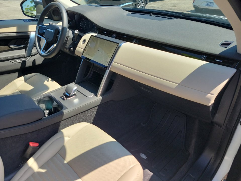 Used 2024 Land Rover Discovery Sport S image 32