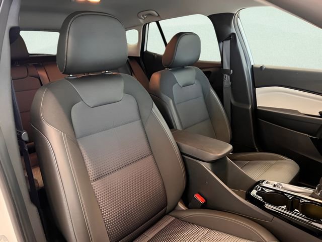 Used 2025 Chevrolet Trax LT w/ LT Convenience Package image 11