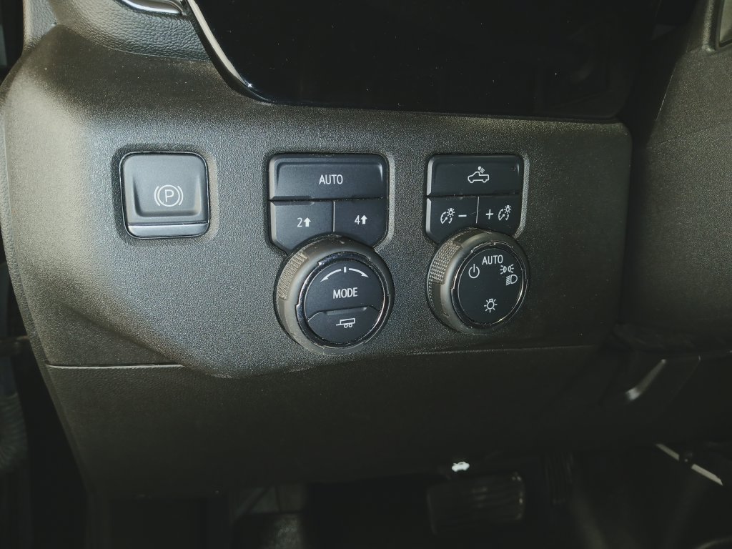 Used 2023 Chevrolet Silverado 1500 LT AWD/4WD image 16