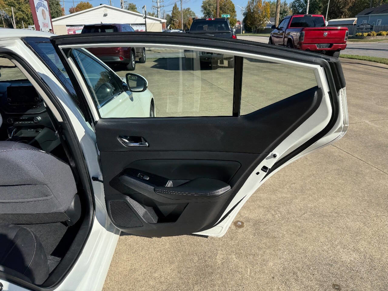 Used 2020 Nissan Altima 2.5 SV FWD image 12