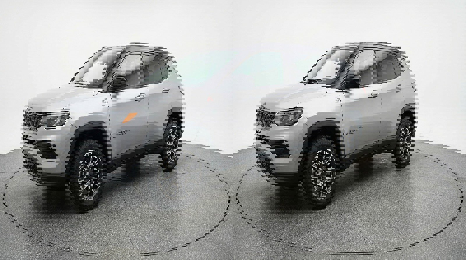 Used 2025 Jeep Compass Trailhawk image 3