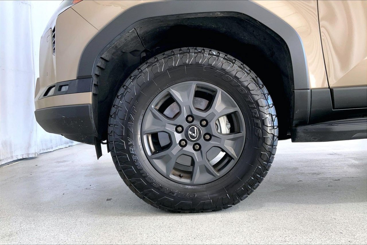 Used 2026 Lexus GX 550 AWD/4WD image 7