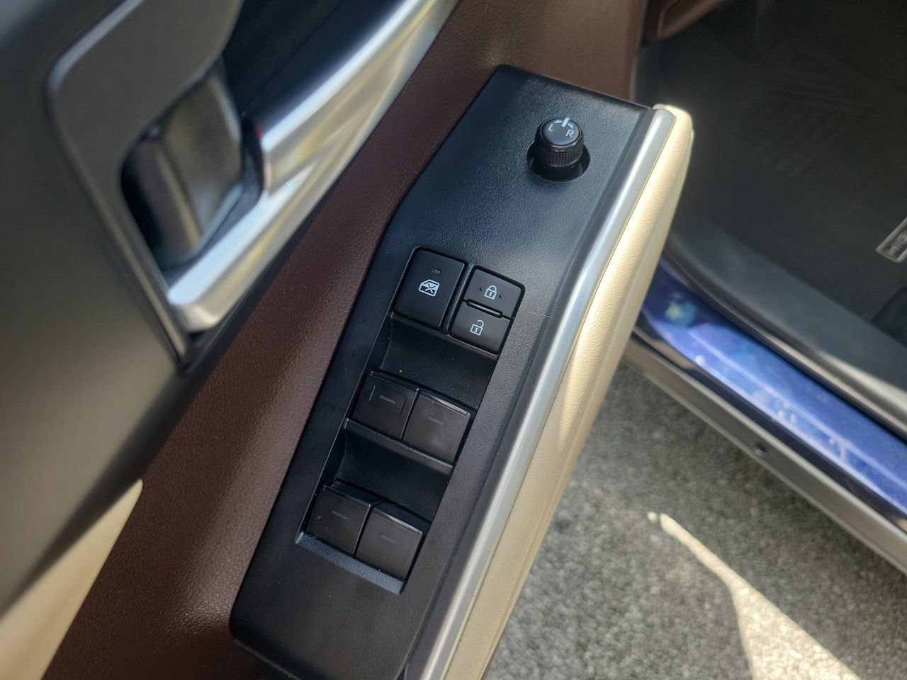 Used 2021 Toyota Highlander XLE FWD image 15